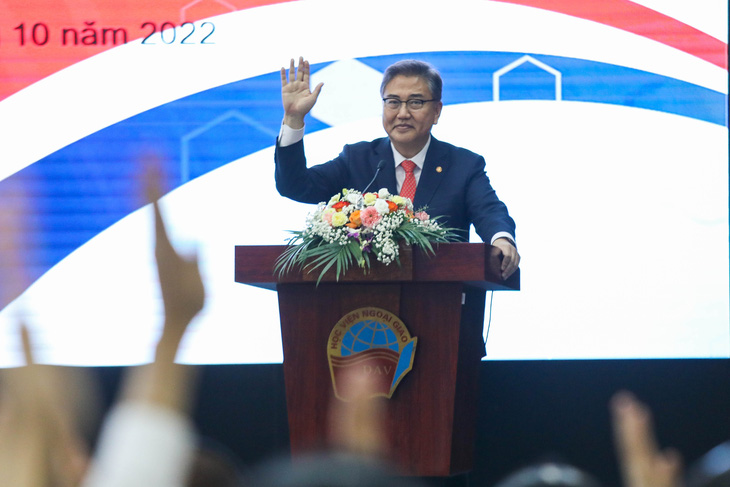 Ngoại trưởng Hàn Quốc Park Jin: Việt - Hàn nhiều nét tương đồng, coi trọng chữ tình - Ảnh 1.