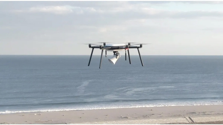 Nhật Bản thử nghiệm hệ thống cảnh báo sóng thần bằng UAV - Ảnh 1.