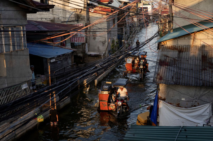 Taxi ôm lên ngôi ở Philippines khi mưa lũ thành chuyện cơm bữa - Ảnh 5.