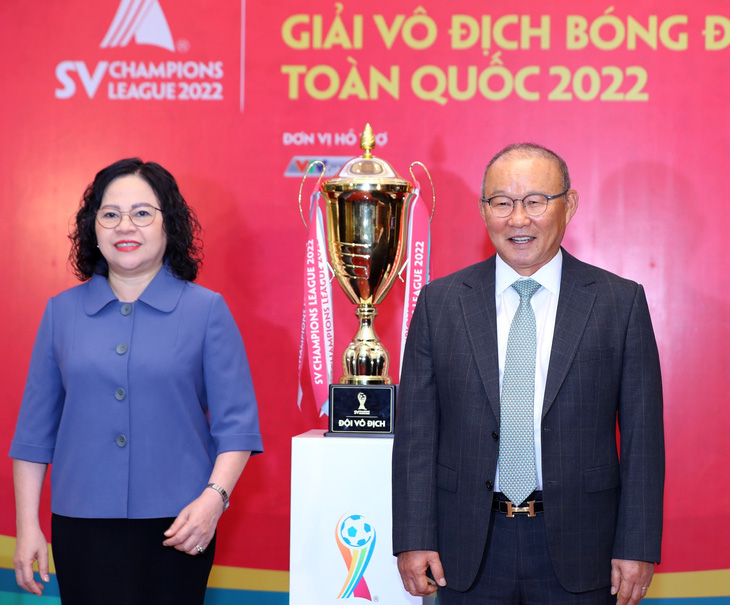 HLV Park Hang Seo xuất hiện tại lễ công bố Giải bóng đá sinh viên toàn quốc 2022 - Ảnh 1.
