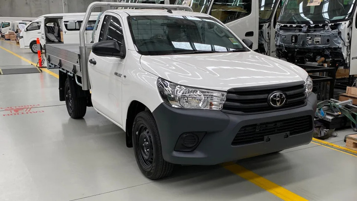 Toyota Hilux thuần điện giá gấp 3 lần bản chạy xăng dầu - Ảnh 1.