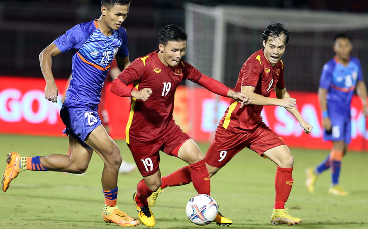 Quang Hải tìm vị trí tại Pau FC hay về đá AFF Cup?