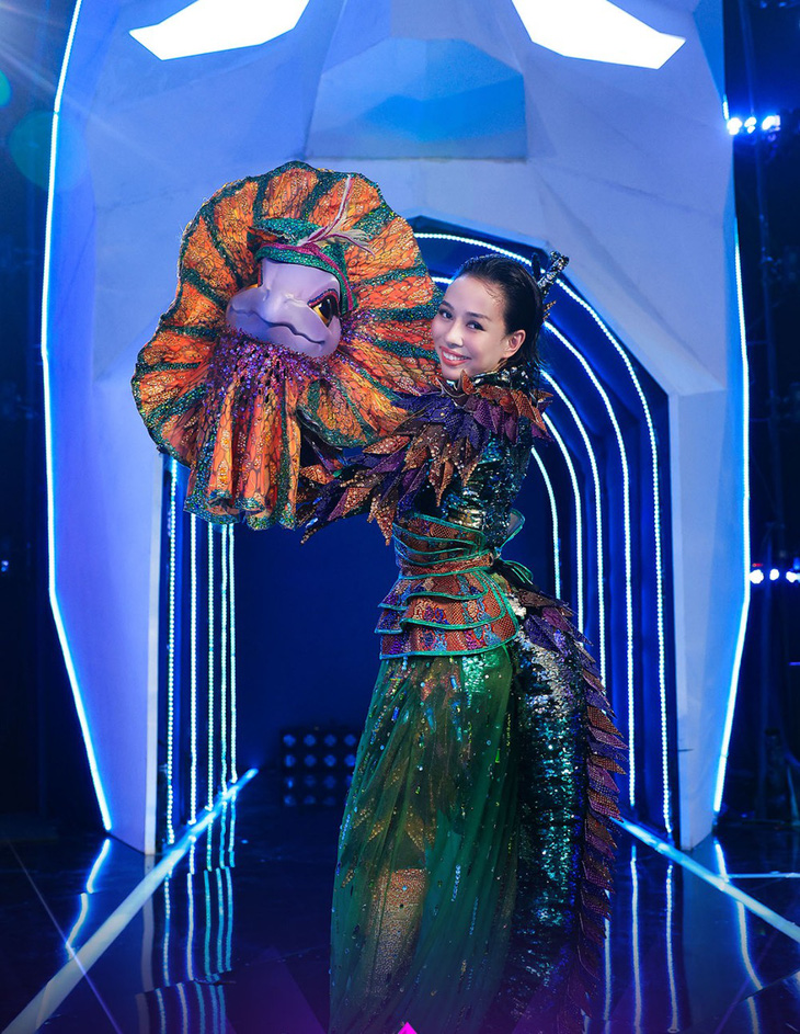 Kỳ Đà Hoa Thảo Trang có màn lộ diện đẹp như mơ tại Ca sĩ mặt nạ - Ảnh 3.