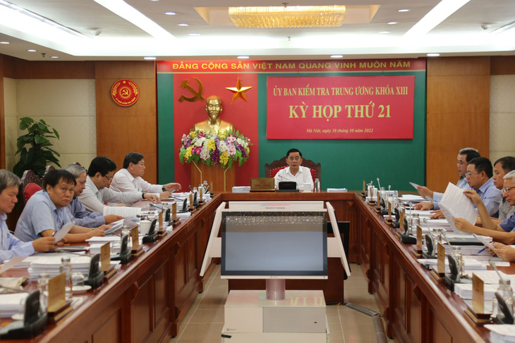 Kỷ luật nhiều lãnh đạo UBND TP Đà Nẵng, Bộ GD-ĐT, Viện hàn lâm Khoa học xã hội Việt Nam - Ảnh 1.