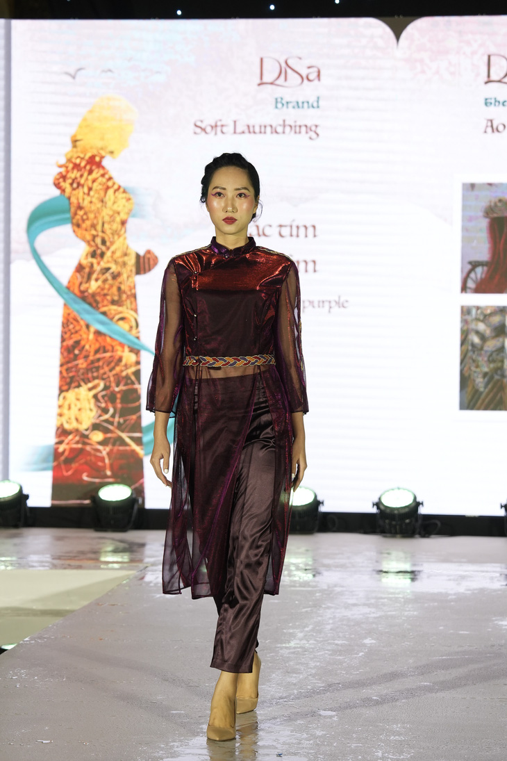 Bộ sưu tập áo dài sản xuất từ Ý đầu tiên được giới thiệu tới người Việt - Ảnh 3.