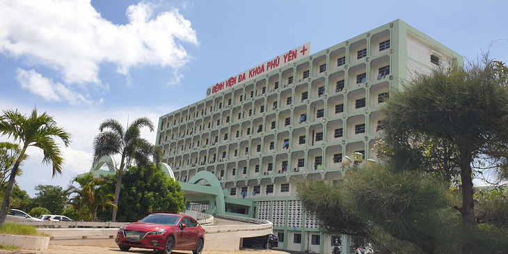 Mua kit xét nghiệm Việt Á: Cảnh cáo nguyên giám đốc Bệnh viện Đa khoa tỉnh Phú Yên - Ảnh 1.