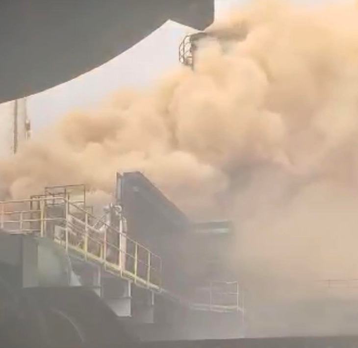 Quạt thông khí tại Formosa Hà Tĩnh gặp sự cố, khói đục bốc ngút trời - Ảnh 2.