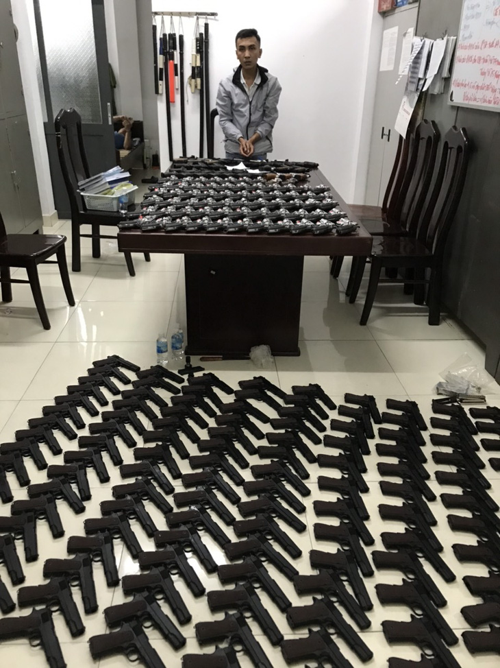 Bắt thêm 4 người liên quan vụ mua bán trái phép vũ khí quân dụng khủng ở Kiên Giang - Ảnh 1.