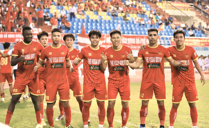 CLB Công An Nhân Dân thăng hạng lên V-League 2023 sau nhiều năm chờ đợi - Ảnh 1.