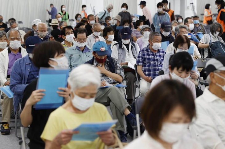 Nhật Bản sẽ thiếu gần 1 triệu nhân viên y tế - Ảnh 1.
