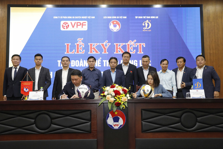 Bóng đá Việt Nam nhận tài trợ 90 tỉ đồng từ Tập đoàn thể thao Động Lực - Ảnh 1.