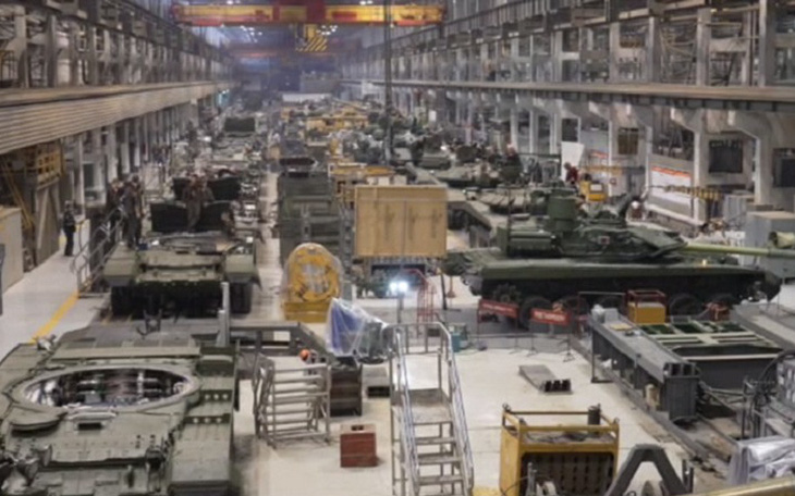 Ông Medvedev: Nga đang tăng cường sản xuất vũ khí