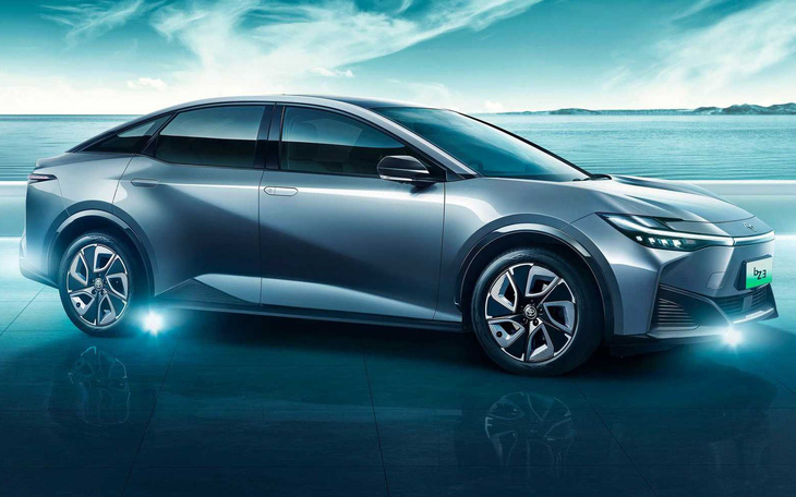 Toyota ra mắt sedan điện đầu tiên: Hợp tác với Trung Quốc, chạy 600km/sạc