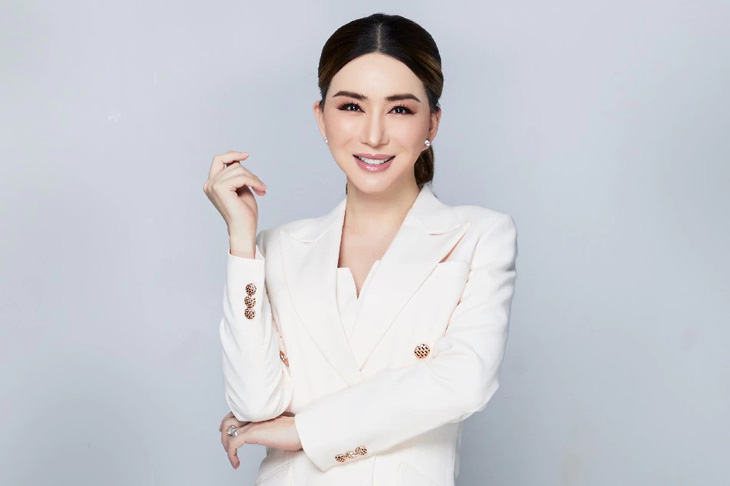 Chấn động: Miss Universe về tay tỉ phú chuyển giới Thái Lan - Ảnh 1.