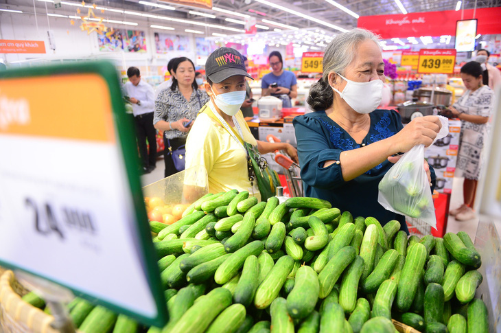 Mua sắm cuối năm  tràn ngập chương trình khuyến mãi - Ảnh 1.