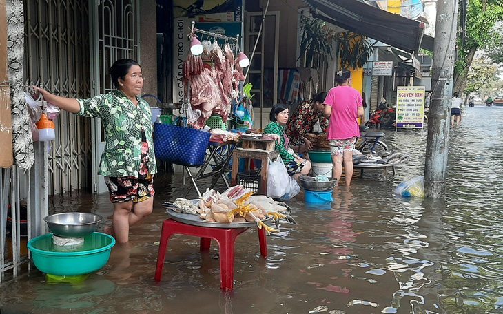 Người dân Cần Thơ lại khổ sở vì triều cường