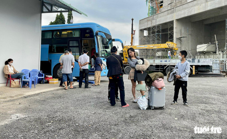 Thành Bưởi lập bến cóc mới dưới dạ cầu Sài Gòn - Ảnh 2.