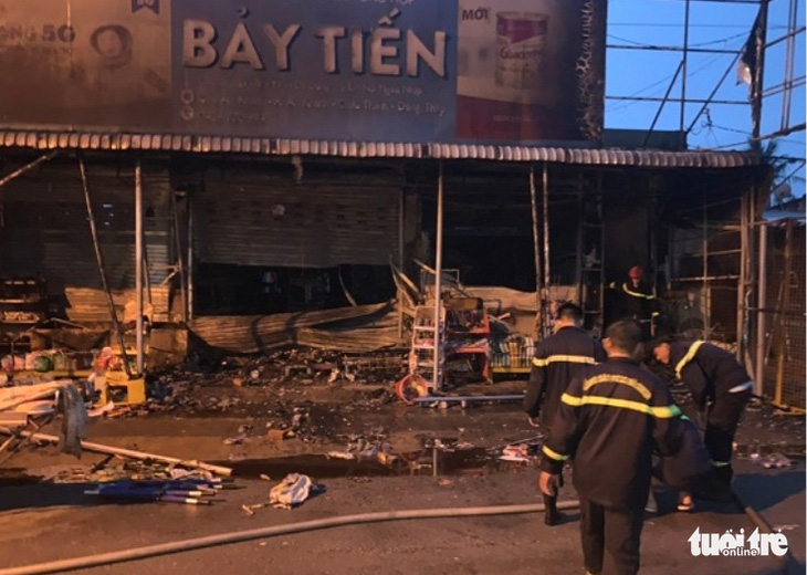 Cháy tiệm tạp hóa giữa đêm khuya khiến ba người thiệt mạng, nguyên nhân do chập điện - Ảnh 1.