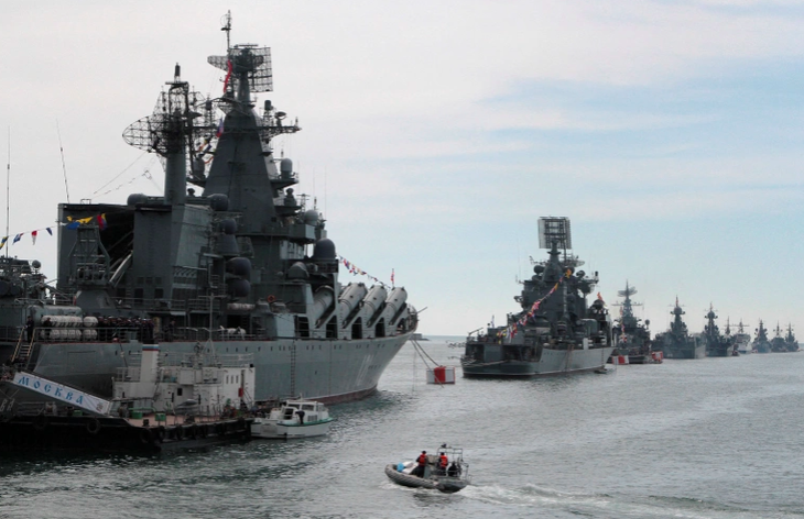 UAV tập kích Crimea quy mô lớn nhất vào Hạm đội Biển Đen, Nga cáo buộc Ukraine và Anh đứng sau - Ảnh 1.