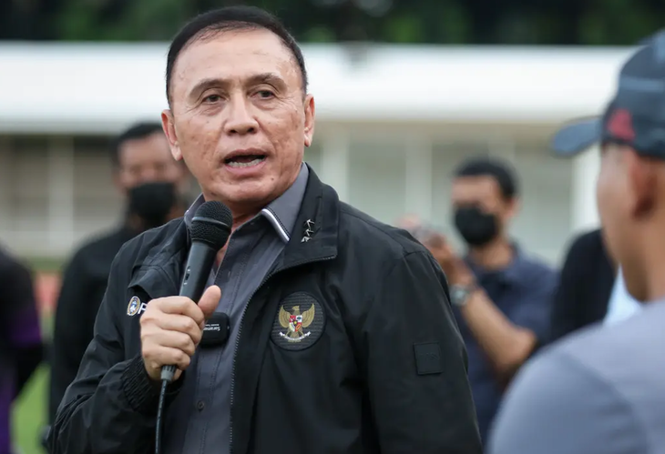 Chủ tịch LĐBĐ Indonesia vạ miệng khi nói CĐV vui vẻ giữa thảm kịch - Ảnh 2.
