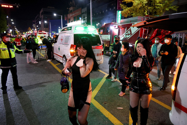 Thảm kịch giẫm đạp đêm lễ Halloween ở Hàn Quốc: 151 người chết, hơn 150 người bị thương - Ảnh 2.