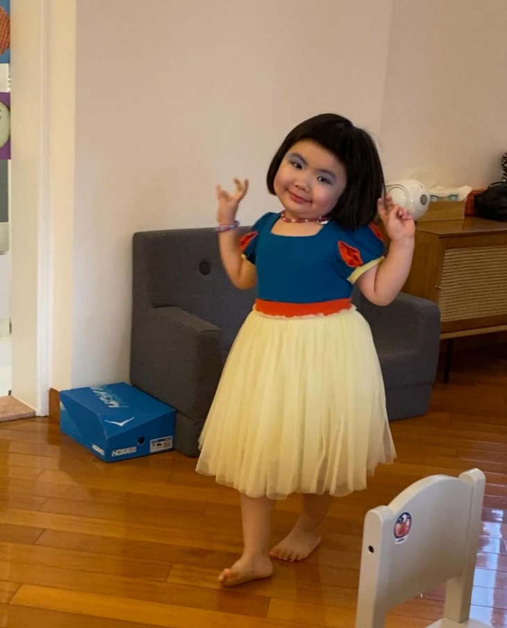 Bé gái 4 tuổi cosplay Halloween khiến netizen xứ Trung dậy sóng - Ảnh 3.