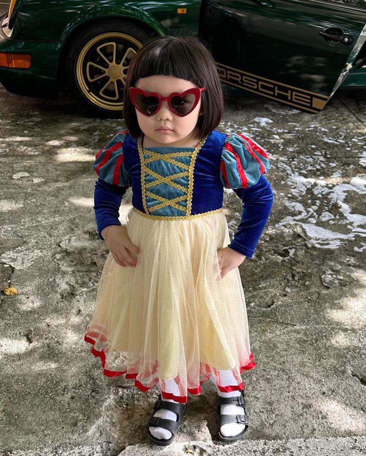 Bé gái 4 tuổi cosplay Halloween khiến netizen xứ Trung dậy sóng - Ảnh 2.