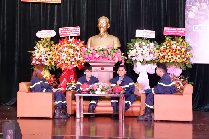 ‘Làm việc ở nơi ai cũng tìm cách thoát ra, còn chúng tôi lao vào’ - Ảnh 3.