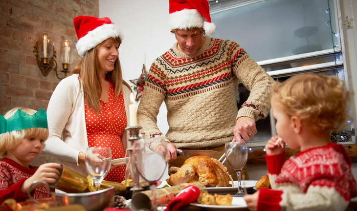 Dịch gia cầm bùng phát mạnh tại Anh, đe dọa món ăn Giáng sinh truyền thống - Ảnh 1.