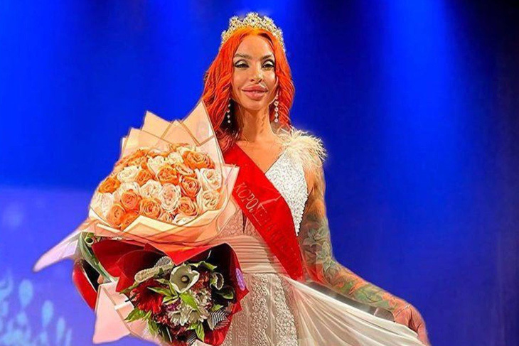 Hoa hậu Crimea bị phạt vì hát ca khúc yêu nước của Ukraine - Ảnh 1.