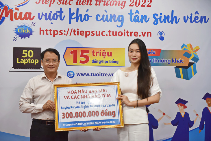 Hoa hậu Ban Mai và các nhà hảo tâm gửi tặng 300 triệu đồng hỗ trợ người dân huyện Kỳ Sơn - Ảnh 2.