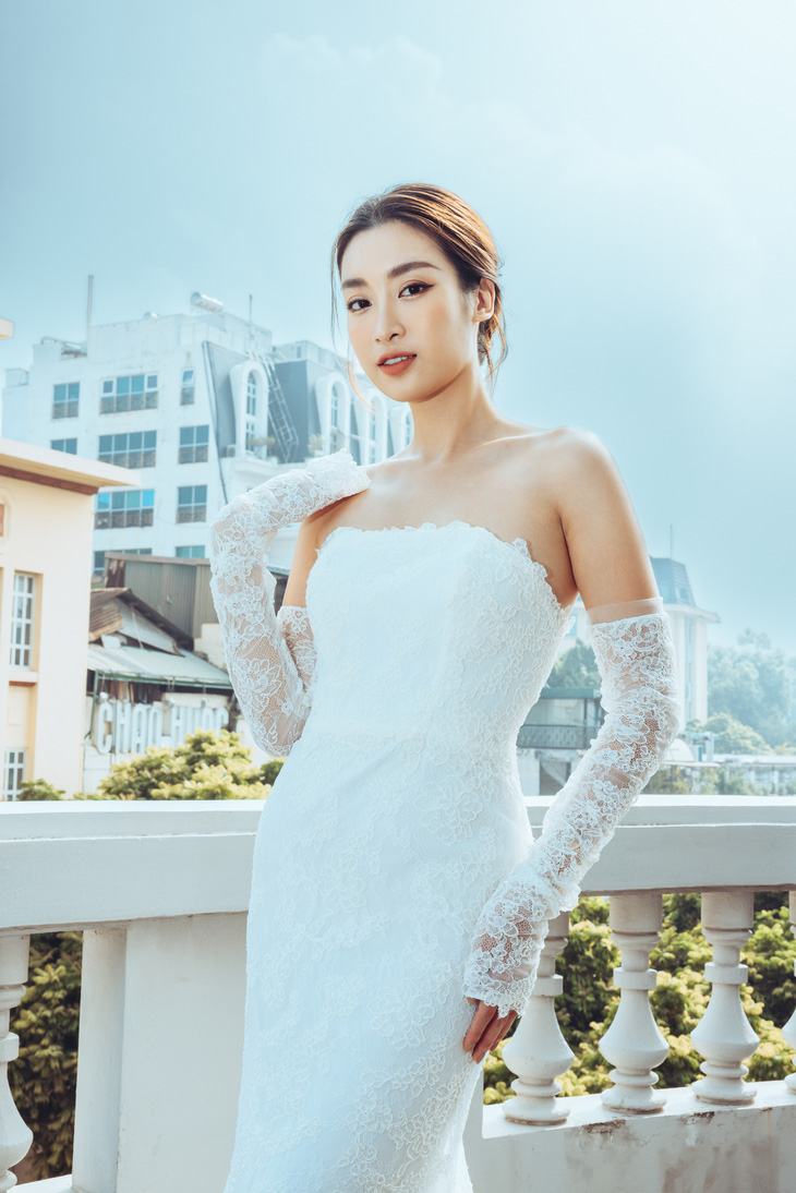 Đỗ Mỹ Linh tung ảnh mặc váy cưới trước tin sắp lên xe bông - Ảnh 1.