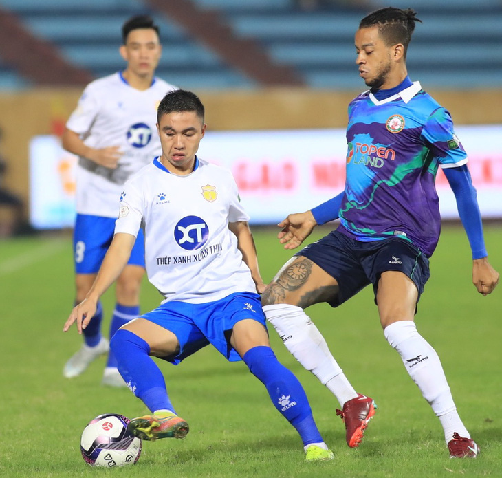 T. Bình Định vào top 3 sau trận thắng Nam Định - Ảnh 2.