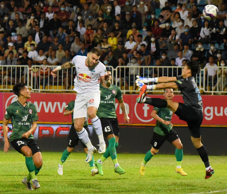 Vòng 18 V-League 2022: Hoàng Anh Gia Lai nếm trái đắng trên sân Pleiku - Ảnh 2.