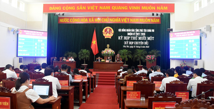 Miễn nhiệm chủ tịch tỉnh Phú Yên Trần Hữu Thế - Ảnh 1.