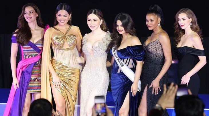Miss Universe bỏ danh hiệu á hậu?; MONO gây tranh cãi vì ăn mặc kỳ dị - Ảnh 3.