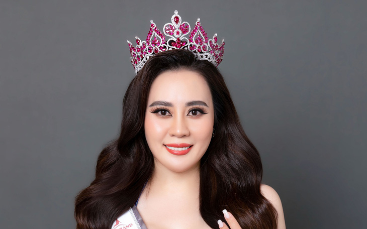 Hoa hậu Phan Kim Oanh chọn váy dạ hội nào đến Mrs Grand International 2022?