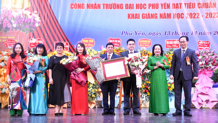 Trường đại học Phú Yên được công nhận đạt tiêu chuẩn chất lượng giáo dục đại học - Ảnh 1.