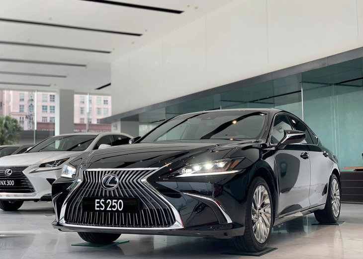 Lexus ES tăng giá 30 triệu đồng - Ảnh 1.