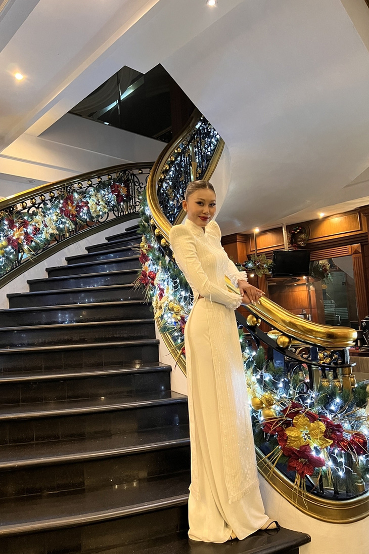 Thạch Thu Thảo diện mốt không nội y bay đi thi Miss Earth 2022 - Ảnh 8.
