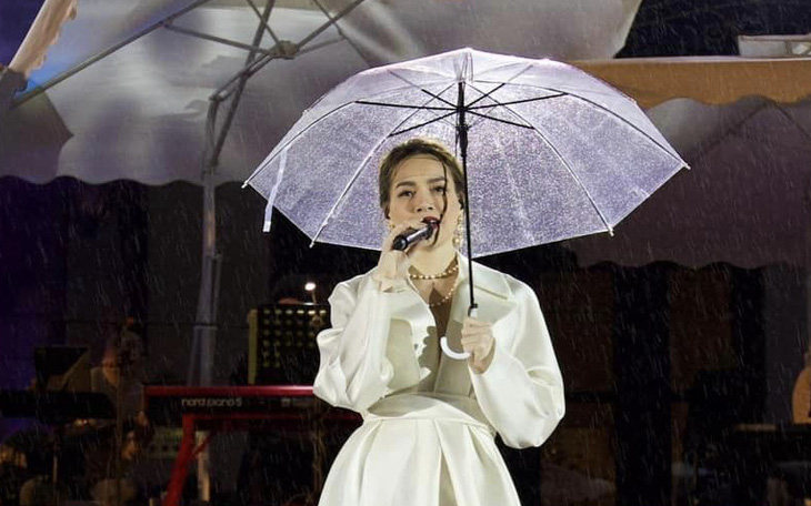 Love Songs - Love Vietnam đầu tiên của Hồ Ngọc Hà diễn ra trong đêm mưa Đà Lạt