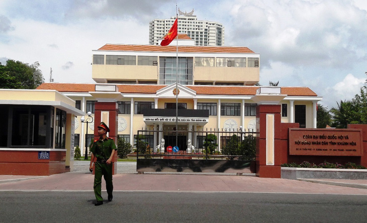 Một trưởng ban HĐND tỉnh Khánh Hòa bị bãi nhiệm cả chức vụ và đại biểu HĐND tỉnh - Ảnh 1.