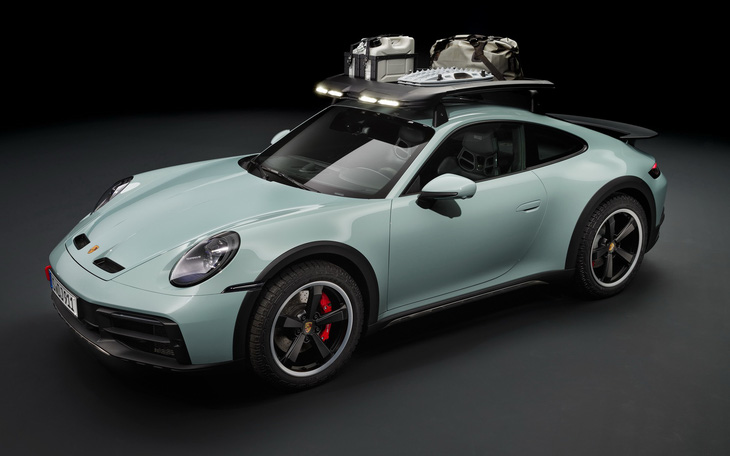 Porsche 911 Dakar ra mắt: Xe sang của nhà giàu thích nghịch cát