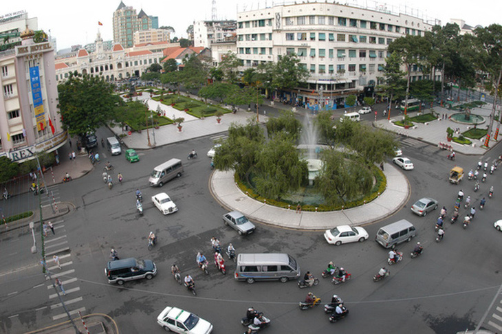 Phương án tái lập vòng xoay tại giao lộ Nguyễn Huệ - Lê Lợi - Ảnh 1.