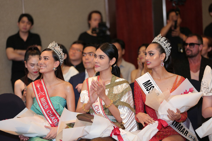 Dàn hoa hậu quốc tế đi vài đường tại họp báo khởi động Miss Charm 2023 - Ảnh 1.