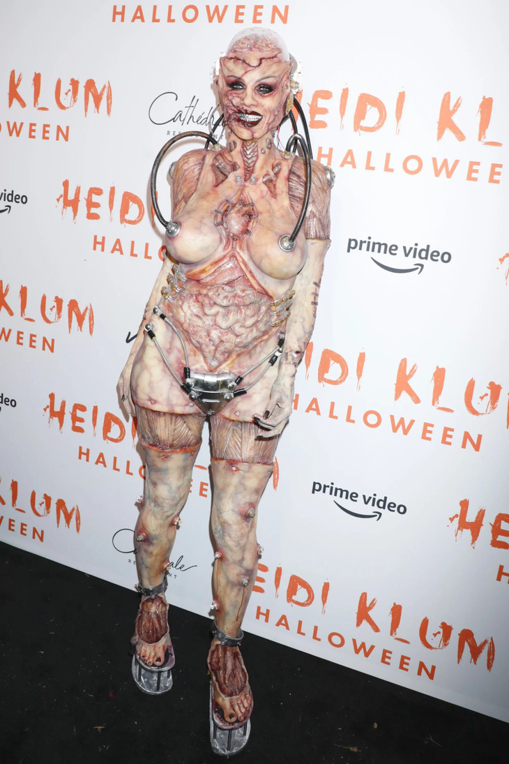 Loạt hóa trang độc nhất vô nhị của ‘nữ hoàng Halloween’ Heidi Klum - Ảnh 3.
