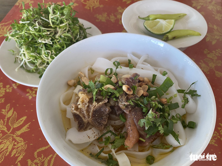 Mì Quảng không chỉ là món ăn mà là nỗi nhớ, văn hóa người xứ Quảng - Ảnh 1.