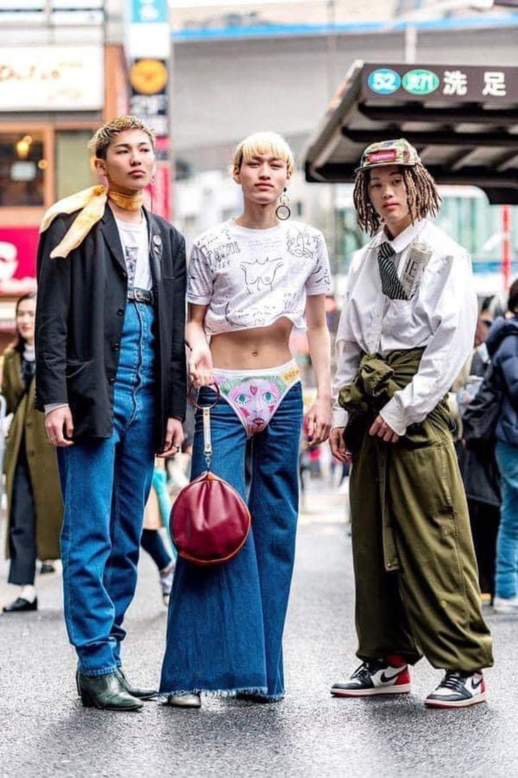Giật mình với street style kiểu Nhật mà cứ ngỡ lễ hội hóa trang - Ảnh 1.
