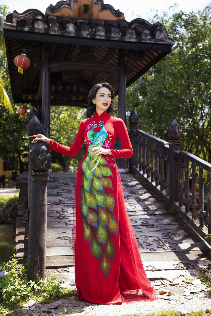 Hoa hậu Ngọc Diễm duyên dáng trong tà áo dài Minh Châu sau kết thúc nhiệm kỳ 14 năm - Ảnh 4.