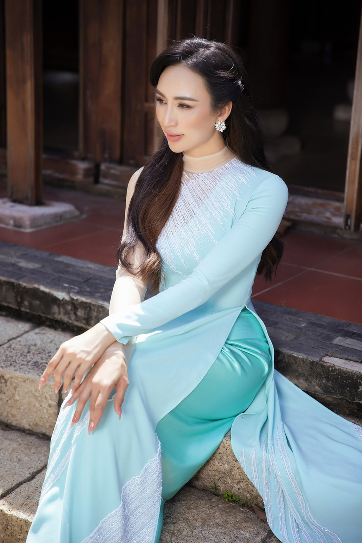 Hoa hậu Ngọc Diễm duyên dáng trong tà áo dài Minh Châu sau kết thúc nhiệm kỳ 14 năm - Ảnh 10.
